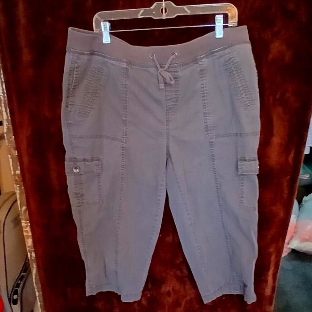 Stone gray Sonoma cargo style capri SIZE 16W